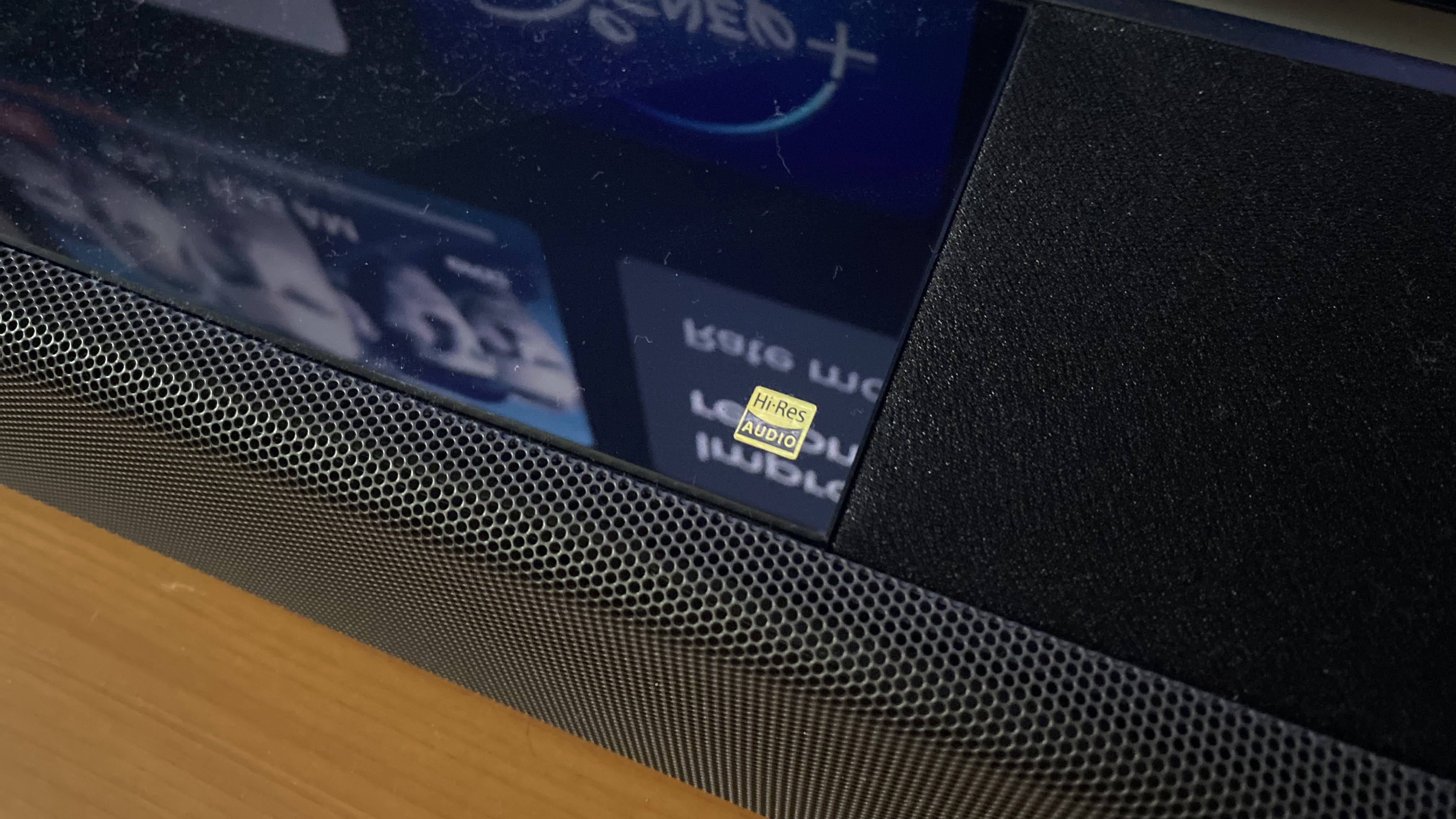 The Sony HT-A7000 Soundbar underneath a Sony TV.